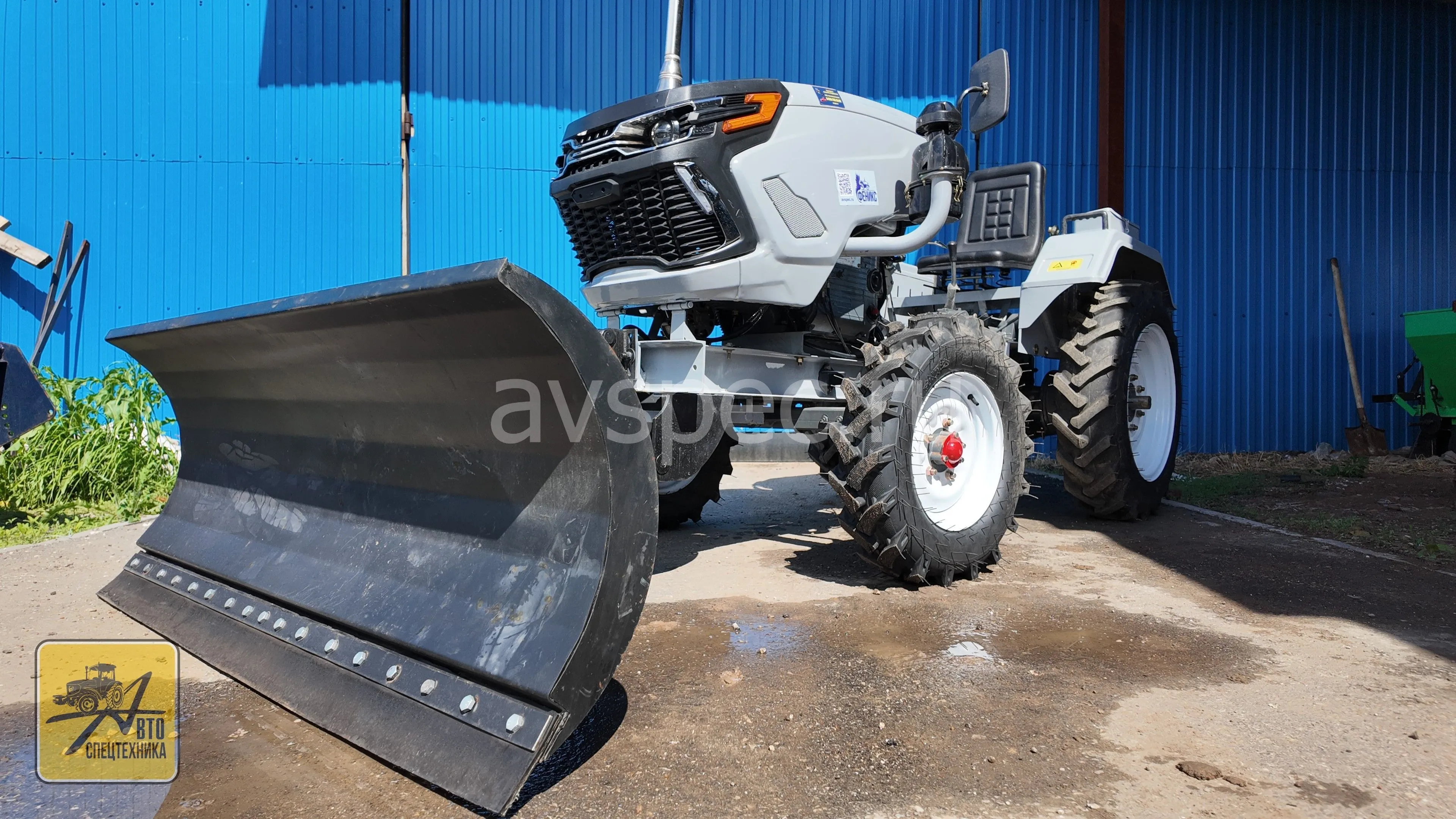 Минитрактор Феникс Р-3,5 с отвалом
